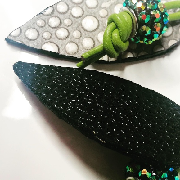 Handpainted reversible leather earrings - Picture 3 of 6